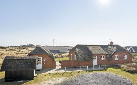 Lavina - 950M from the Sea: Haus, Dach, Zuhause, Hütte, Schuppen, Gartenbauten, Abstellgleis, Garten, Blockhaus, Hütte