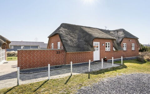 Lavina - 950M from the Sea: Haus, Dach, Zuhause, Hütte, Schuppen, Gartenbauten, Abstellgleis, Garten, Blockhaus, Hütte