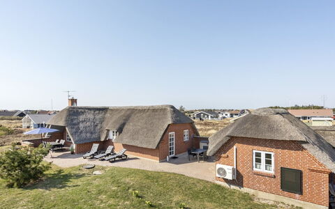Lavina - 950M from the Sea: Haus, Dach, Zuhause, Hütte, Schuppen, Gartenbauten, Abstellgleis, Garten, Blockhaus, Hütte