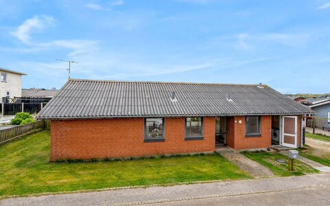 Agne - 400M from the Sea: Dach, Grundstueck, Hütte, Zuhause, Ländliches Gebiet, Schuppen, Abstellgleis, Gartenbauten, Blockhaus, Hütte