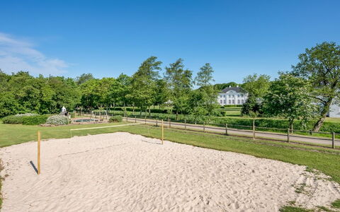 Eini - 4.5Km from the Sea: Rasen, Garten, Park, Landscaping, Zaun, Plantage