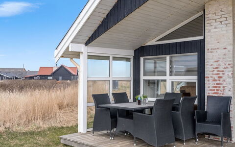Galmand - 300M from the Sea: Holz, Tür, Zuhause, Decke, Veranda, Schatten, Hartholz, Stuhl, Holzbeize, Terrasse