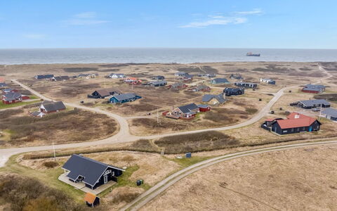 Galmand - 300M from the Sea: Zuhause, Dach, Haus, Hütte, Estate, Tür, Veranda, Abstellgleis, Bauernhaus, Schatten