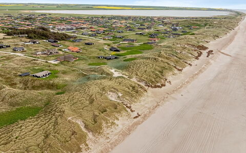 Filip - 100M from the Sea: Gras, Haus, Dach, Hütte, Zuhause, Strauch, Bauernhaus, Grundstueck, Ländliches Gebiet