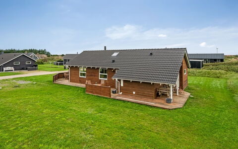 Erland - 500M from the Sea: Möbel, Interior Design, Stuhl, Flooring, Tabelle, Resort, Fussboden, Decke, Zimmer, Eco Hotel