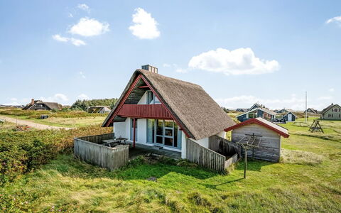 Iines - 200M from the Sea: Pflanzengemeinschaft, Sonnenlicht, Krautige Pflanze, Garten, Plantage, Landwirtschaft, Bauernhof