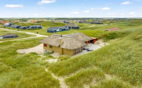 Zora - 100M from the Sea: Holz, Haus, Hütte, Zuhause, Dach, Ländliches Gebiet, Abstellgleis, Blockhaus, Gartenbauten, Hartholz