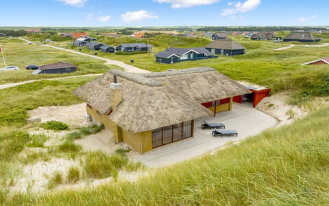 Zora - 100M from the Sea: Holz, Haus, Hütte, Zuhause, Dach, Ländliches Gebiet, Abstellgleis, Blockhaus, Gartenbauten, Hartholz