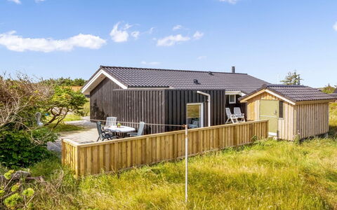 Mauri - 350M from the Sea: Gebäude, Holz, Dach, Haus, Zuhause, Hütte, Die Architektur, Grundstueck, Abstellgleis, Ländliches Gebiet