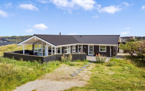 Mauri - 350M from the Sea: Dach, Zuhause, Hütte, Estate, Veranda, Abstellgleis, Bauernhaus