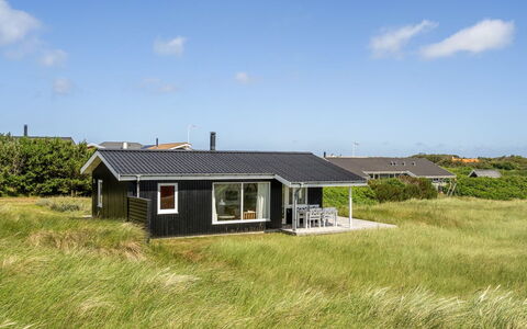 Usko - 250M from the Sea: Strauch, Urban Design, Ground, Backstein, Wohnung, Estate, Mauerwerk, Balkon, Landscaping