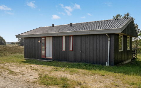 Chumani - 900M from the Sea: Haus, Zuhause, Tür, Dach, Hütte, Estate, Garten, Schatten, Abstellgleis, Garten