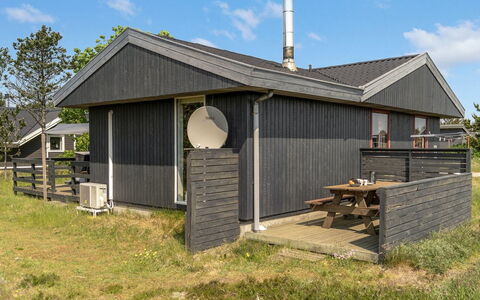Chumani - 900M from the Sea: Haus, Zuhause, Tür, Dach, Hütte, Estate, Garten, Schatten, Abstellgleis, Garten