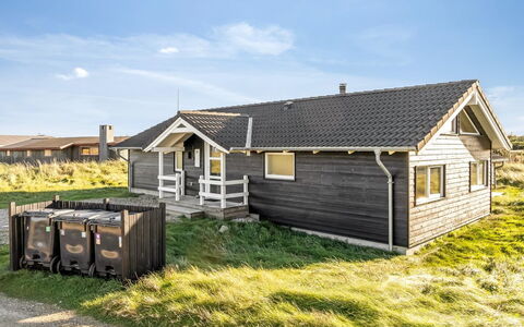 Horsten - 350M from the Sea: Haus, Zuhause, Dach, Hütte, Strauch, Abstellgleis, Tür, Garten, Bauernhaus