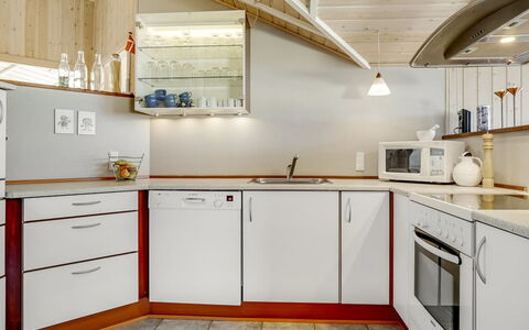 Horsten - 350M from the Sea: Küche, Interior Design, Flooring, Holz, Küchengerät, Countertop, Decke, Major Appliance, Cabinetry, Light Fixture