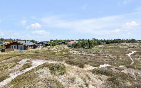 Eggerich - 900M from the Sea: Strauch, Urban Design, Ground, Backstein, Wohnung, Estate, Mauerwerk, Balkon, Landscaping