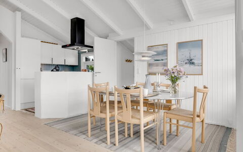 Laurentius - 300M from the Sea