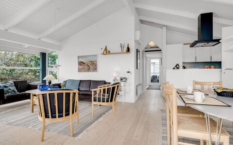 Laurentius - 300M from the Sea: Holz, Flooring, Interior Design, Decke, Fussboden, Holzboden, Zuhause, Möbel, Wohnzimmer, Hartholz