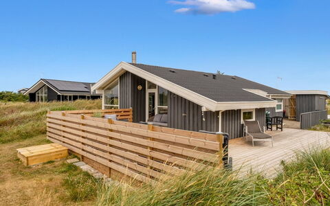 Laurentius - 300M from the Sea