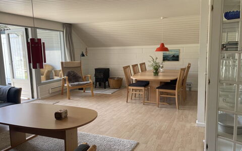 Felicia - 800M from the Sea: Möbel, Flooring, Interior Design, Fussboden, Holz, Decke, Holzboden, Stuhl, Zimmer, Wohnzimmer