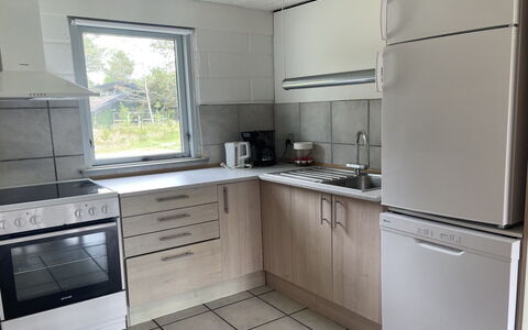Felicia - 800M from the Sea: Küchengerät, Küche, Major Appliance, Flooring, Holz, Cabinetry, Countertop, Haushaltsgerät, Fussboden, Möbel