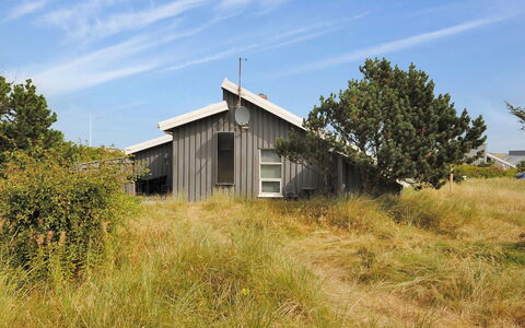 Dode - 225M from the Sea: Möbel, Interior Design, Stuhl, Flooring, Tabelle, Resort, Fussboden, Decke, Zimmer, Eco Hotel
