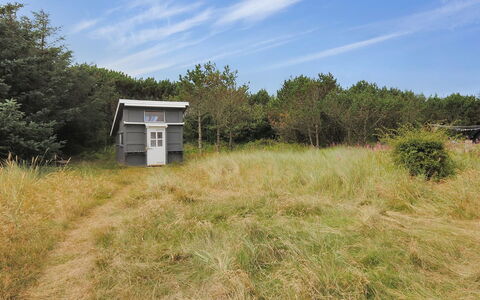 Dode - 225M from the Sea: Möbel, Interior Design, Stuhl, Flooring, Tabelle, Resort, Fussboden, Decke, Zimmer, Eco Hotel