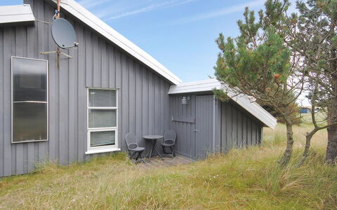 Dode - 225M from the Sea: Möbel, Interior Design, Stuhl, Flooring, Tabelle, Resort, Fussboden, Decke, Zimmer, Eco Hotel