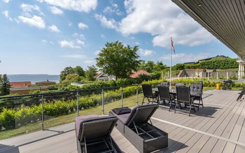 Jadara - 200M from the Sea: Dach, Haus, Zuhause, Hütte, Abstellgleis, Estate, Auffahrt, Gartenbauten, Garten, Schuppen