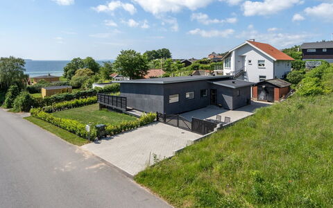 Jadara - 200M from the Sea: Dach, Haus, Zuhause, Hütte, Abstellgleis, Estate, Auffahrt, Gartenbauten, Garten, Schuppen