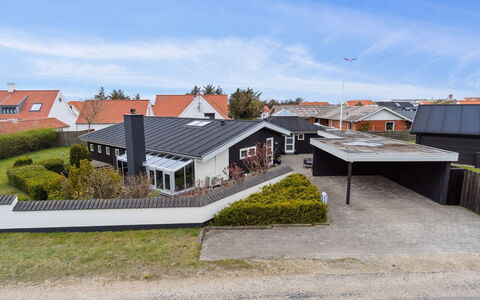 Frethi - 350M from the Sea: Dach, Haus, Zuhause, Hütte, Abstellgleis, Estate, Auffahrt, Gartenbauten, Garten, Schuppen