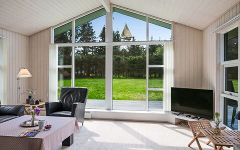 Hildburg - 1.5Km from the Sea: Holz, Interior Design, Flooring, Decke, Fussboden, Möbel, Wohnzimmer, Zuhause, Couch, Holzboden