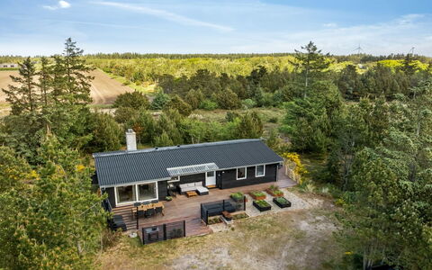 Noralee - 3.5Km from the Sea: Decke, Flooring, Interior Design, Fussboden, Verbundwerkstoff, Möbel, Resort, Hotel, Design, Daylighting