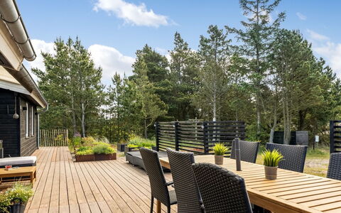Noralee - 3.5Km from the Sea: Decke, Flooring, Interior Design, Fussboden, Verbundwerkstoff, Möbel, Resort, Hotel, Design, Daylighting