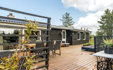 Noralee - 3.5Km from the Sea: Decke, Flooring, Interior Design, Fussboden, Verbundwerkstoff, Möbel, Resort, Hotel, Design, Daylighting
