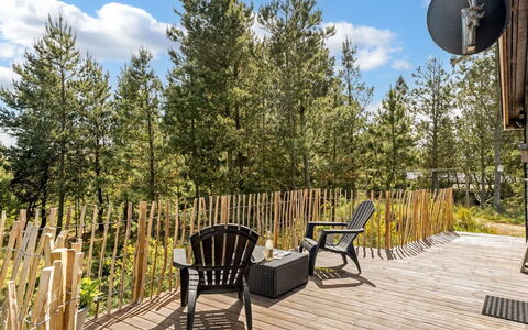 Noralee - 3.5Km from the Sea: Decke, Flooring, Interior Design, Fussboden, Verbundwerkstoff, Möbel, Resort, Hotel, Design, Daylighting