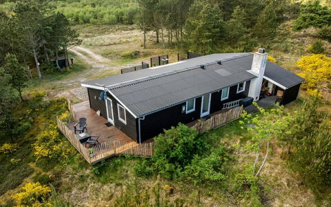 Noralee - 3.5Km from the Sea: Decke, Flooring, Interior Design, Fussboden, Verbundwerkstoff, Möbel, Resort, Hotel, Design, Daylighting