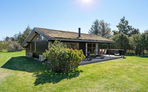 Jelin - 2.5Km from the Sea: Dach, Haus, Zuhause, Hütte, Abstellgleis, Estate, Auffahrt, Gartenbauten, Garten, Schuppen