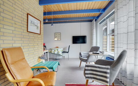 Otte - 500M from the Sea: Möbel, Holz, Interior Design, Flooring, Stuhl, Fussboden, Decke, Zimmer, Wohnzimmer, Holzbeize