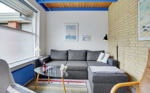 Otte - 500M from the Sea: Möbel, Wand, Interior Design, Couch, Flooring, Fussboden, Wohnzimmer, Zimmer, Decke