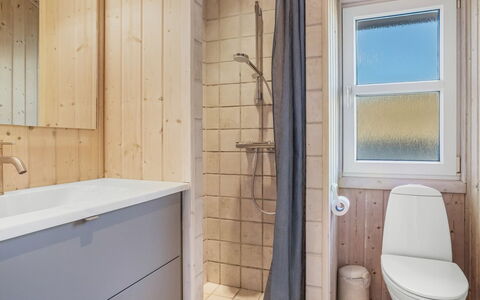 Ludviga - 400M from the Sea: Armatur, Flooring, Holz, Fussboden, Badezimmer, Sinken, Toilette, Interior Design, Installation, Badezimmerschrank
