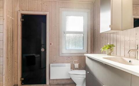 Ludviga - 400M from the Sea: Flooring, Wand, Fussboden, Armatur, Holz, Interior Design, Sinken, Badezimmer, Decke, Zapfhahn