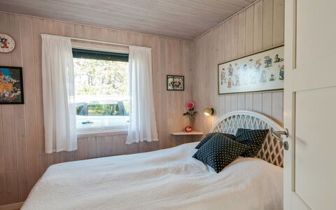 Diuri - 400M from the Sea: Schlafzimmer, Bett, Bettdecke, Holz, Bedding, Interior Design, Möbel, Decke, Fussboden, Flooring