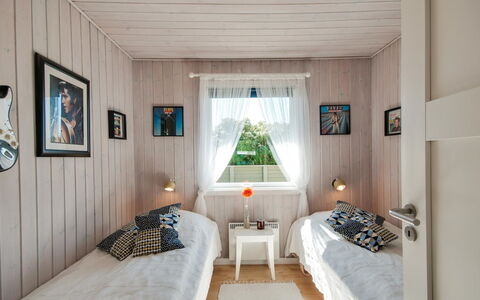 Diuri - 400M from the Sea: Interior Design, Holz, Schlafzimmer, Flooring, Fussboden, Decke, Bett, Möbel, Zimmer, Bettdecke