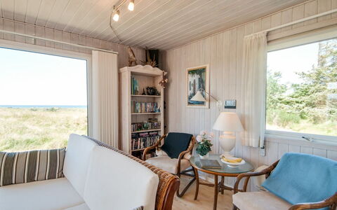 Diuri - 400M from the Sea: Möbel, Holz, Interior Design, Decke, Fussboden, Zuhause, Zimmer, Stuhl, Wohnzimmer, Hartholz