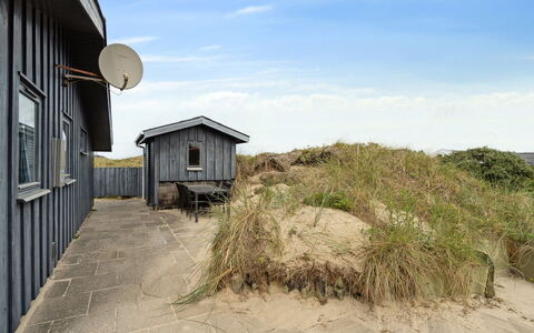 Aghe - 250M from the Sea: Holz, Dach, Die Architektur, Zuhause, Haus, Hütte, Abstellgleis, Hartholz, Steigung, Estate