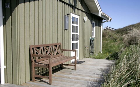 Arita - 250M from the Sea: Wohngebiet, Dach, Vorort, Auffahrt, Estate, Kamin