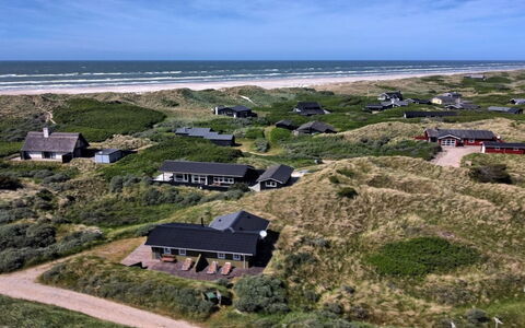 Arita - 250M from the Sea: Wohngebiet, Dach, Vorort, Auffahrt, Estate, Kamin