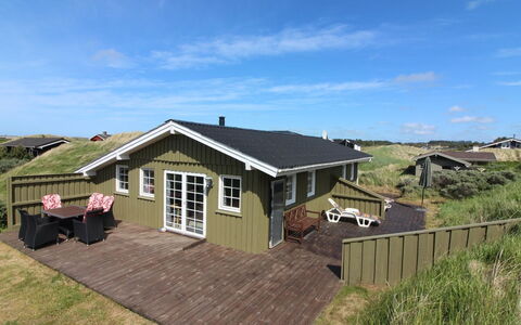 Arita - 250M from the Sea: Wohngebiet, Dach, Vorort, Auffahrt, Estate, Kamin