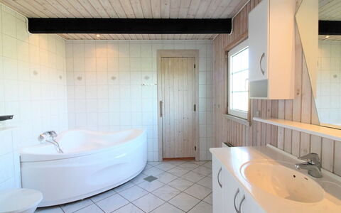 Arita - 250M from the Sea: Wohngebiet, Dach, Vorort, Auffahrt, Estate, Kamin